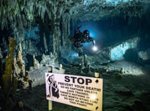 death warning cave sign in Tulum